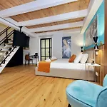 Charming Navona Otel 4*