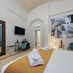 Charming Navona Otel 4*