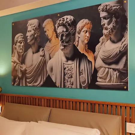 Charming Navona Hotel 4*