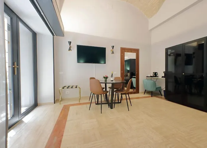 Charming Navona Hotel