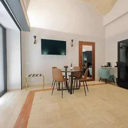 Charming Navona Otel