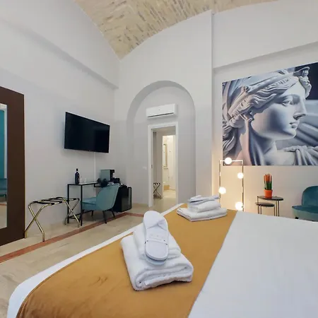 Charming Navona Otel 4*